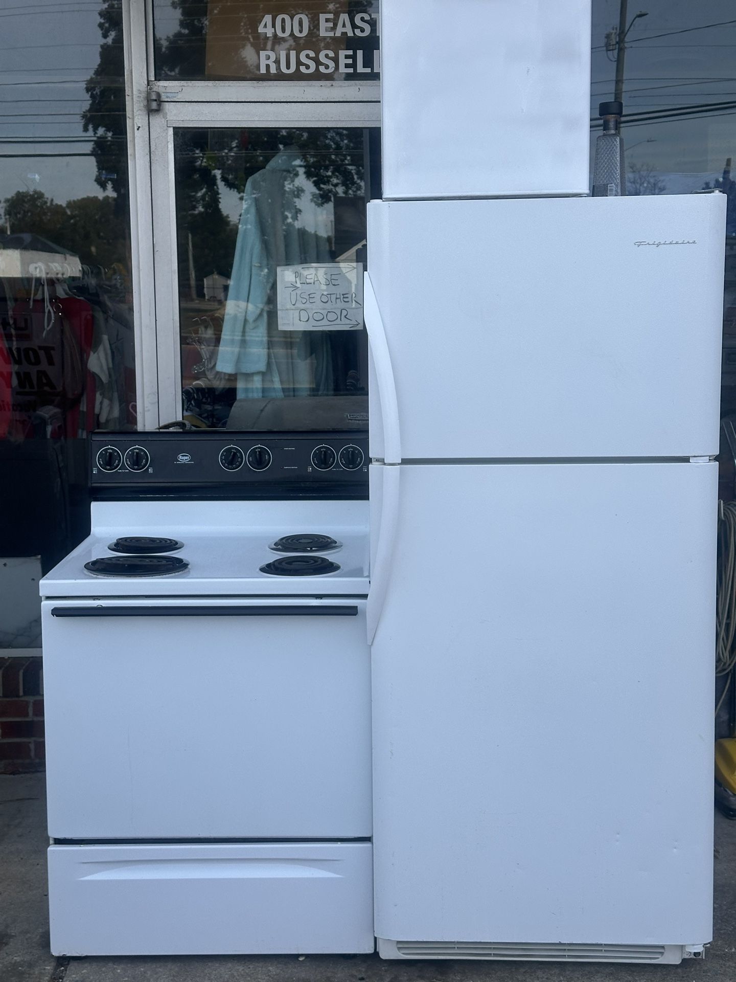 Refrigerator/stove Combo With Mini Fridge ( Package Deal )
