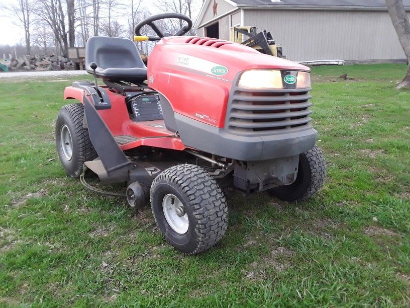 Scott's riding mower with bagger