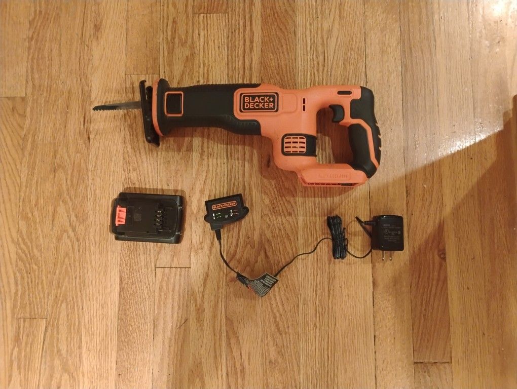 20V MAX CORDLESS LITHIUM-ION  SAW w/Lithium Battery And Wall Charger 
