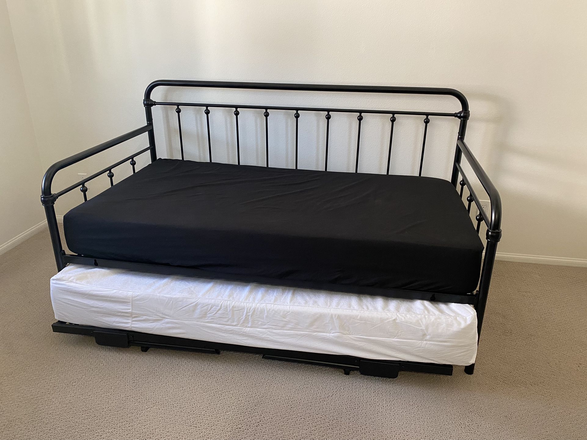 Black Metal Daybed with Trundle (mattresses INCLUDED)