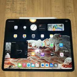 Apple IPad Pro With Keyboard And Pencil 