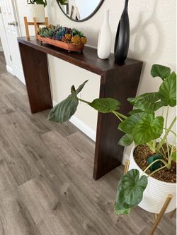 Console Table/Entry Table