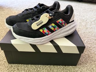 Adidas Cloudfoam Runners Black with multicolored geometric pattern on the heel Brand new with tags #running #cloudfoam