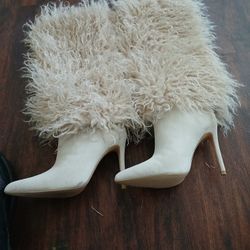 Size 7  FEMALE Fleece Boots