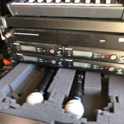 4 Shure SLX4 Wireless Systems With Unifying Receiver