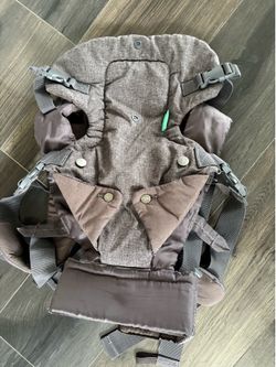 Infantino Flip 4-in-1 Convertible Baby Carrier, Adjustable, Ergonomic Babywearing, Registry Essential, Baby Carrier for Newborn to Toddler, Gray