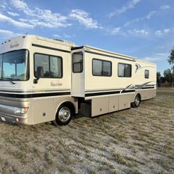 2002 Fleetwood Bounder 39R 300HP DIESEL 8.3