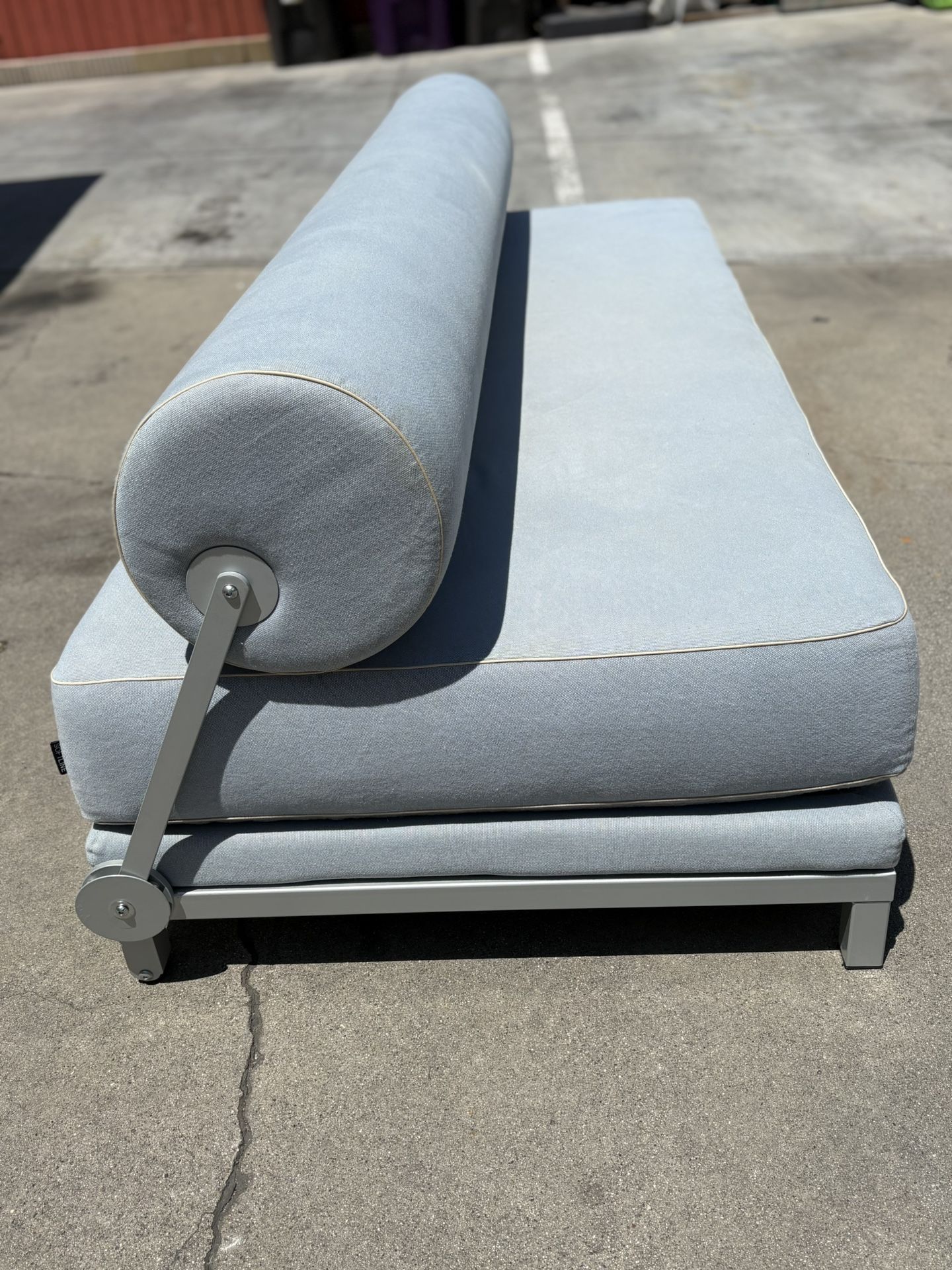 Design Within Reach Twilight Sleeper Sofa- 🚚