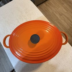 Vintage Le Creuset oval shape Dutch oven – size “E” 4.5 to 5.5 qts.  Made in France 