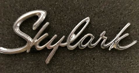 Collection of Vintage 1960’s & 1970’s Buick / Opel Metal Ornament / Trim Badges / Emblems 