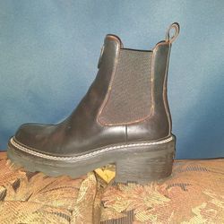 Louise VOUTON  .BOOTS