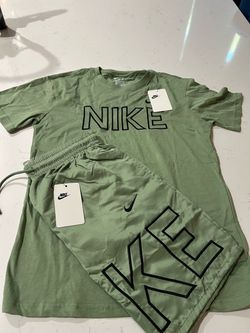 Three Nike summer sets size ( small)