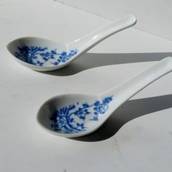 Set of 2 Vintage Asian Chinese White and Blue Soup Rice Spoons