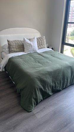 Queen Mattress - Tuft and Needle