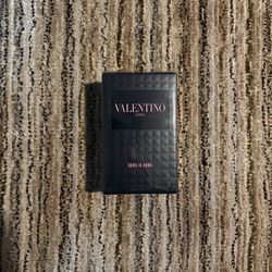 Valentino uomo born in roma