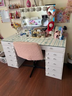 Impressions vanity
