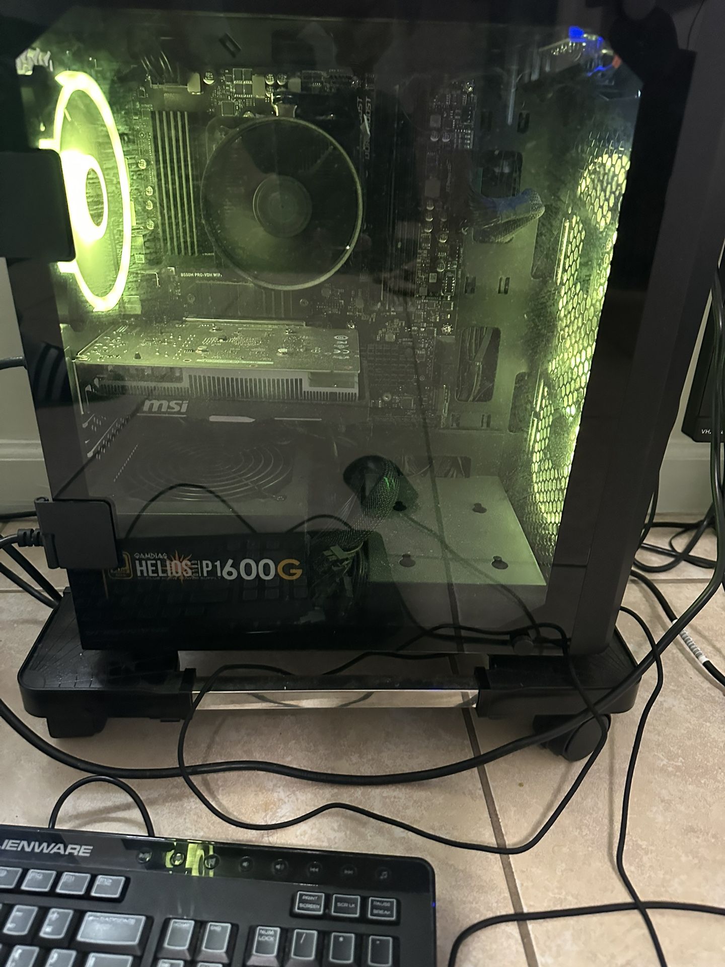 Gaming Pc / 32in Curved Monitor