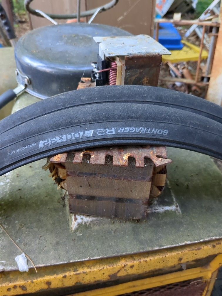 BONTRAGER R2 Bicycle Tires