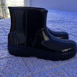 Black Size 11 Uggs Rain boots (brand new)
