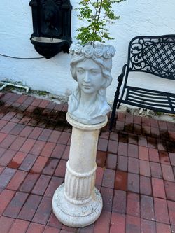 Planter and Stand European Vintage look