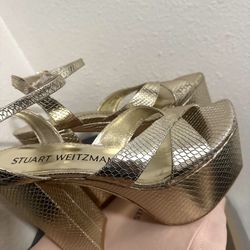 Stuart Weitzman Gold Platform Heel Size 7.5