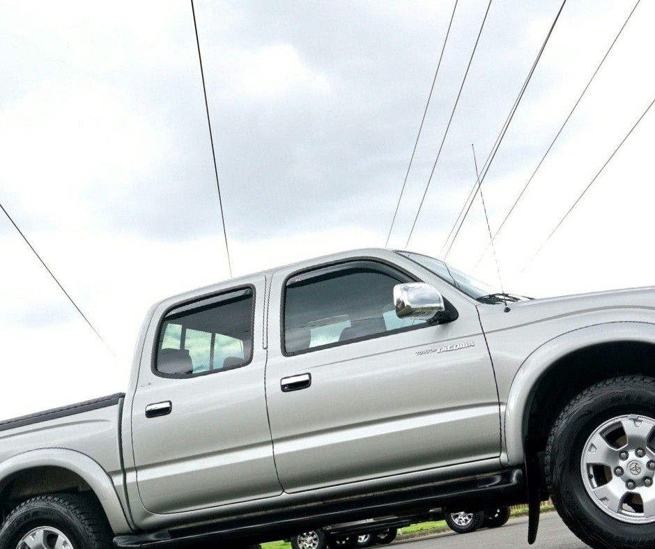 2OO3 Toyota Tacoma 4WD by OWNER