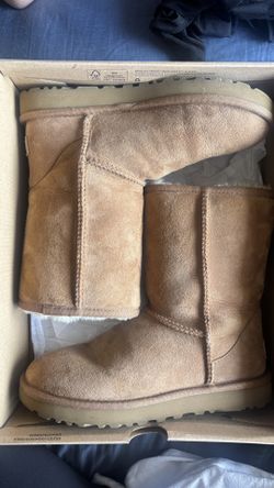 UGG Classic Short II Boots – Chestnut (Size 6 Women’s)