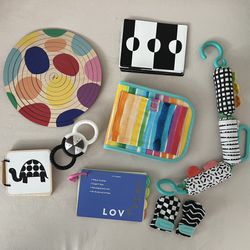 Lovevery The Looker Play Kit 0-12 Weeks