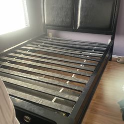 Queen Bedroom Frame And 6 Drawer And Mirror Dresser 