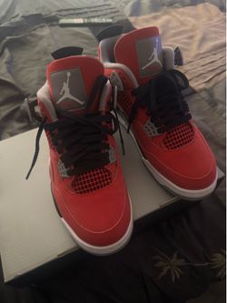Jordan Retro 4 Toro Bravo men’s size 9