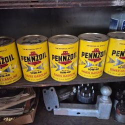 vintage 1-quart Pennzoil Multi-Vis 10W-40 motor oil can from approximately the 1970s or 1980s.