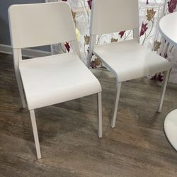 IKEA Stackable Chairs Set Of 4