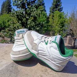 Toddlers Size 9 Reebok Shoes