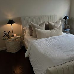 QUEEN BED IN FABRIC