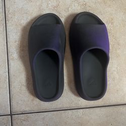 Yeezy slides | Size 9