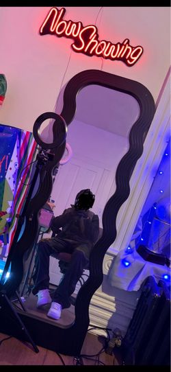 Black Wavy Mirror