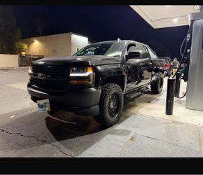 Chevrolet Silverado 1500 Crew Cab Pickup Truck
