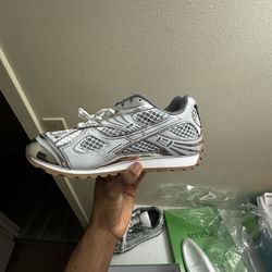 Size 10 just came in the mail comes with box