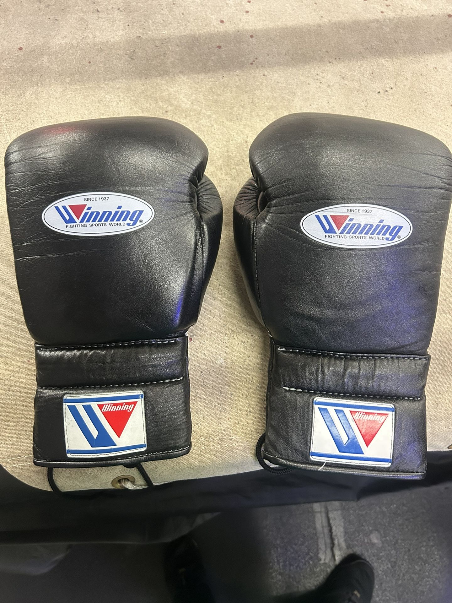 Winning Boxing Gloves 14oz