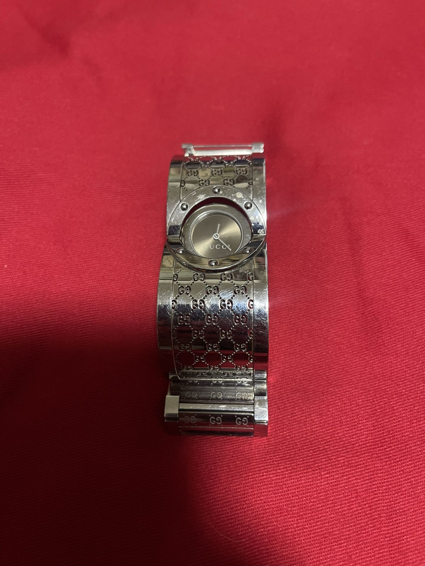 GUCCI Twirl GG Monogram Stainless Steel Swiss Made Quartz Bangle Bracelet Watch