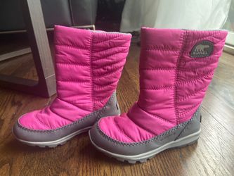 Girls size 10 snow boots. Sorel