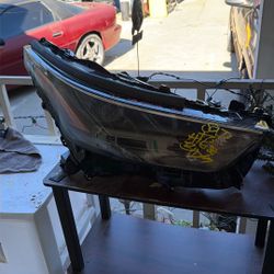 20-22 Toyota Highlander Passenger Headlight