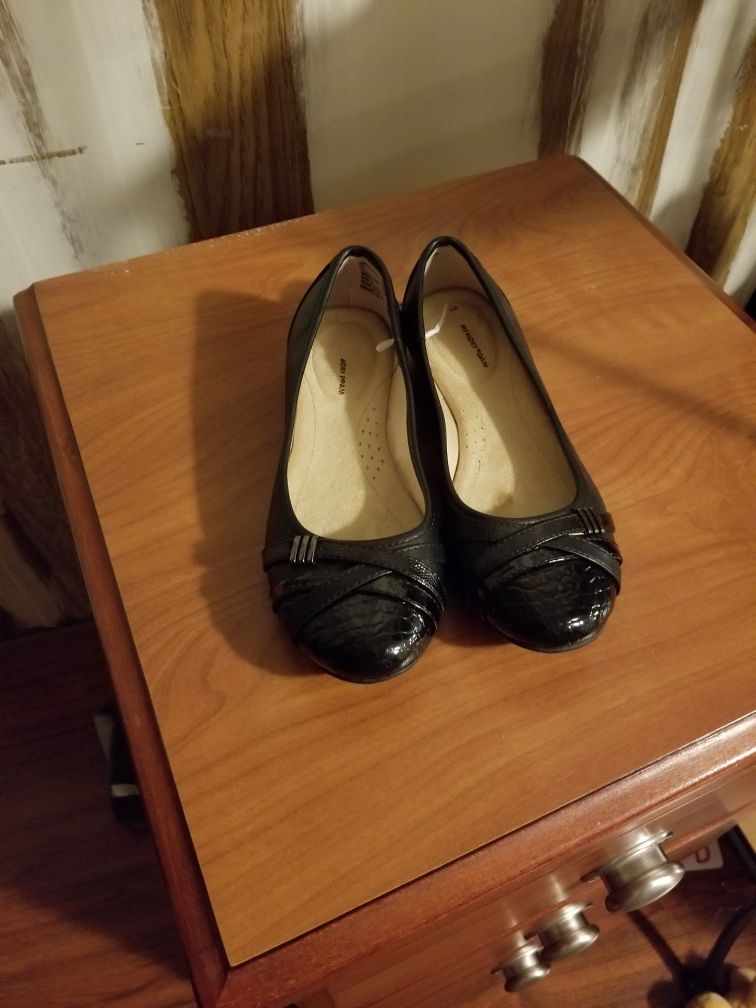 Black flat shoes memory foam size 7