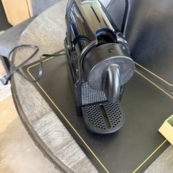 De'Longhi Nespresso Inissia 1400W Espresso Machine - Black