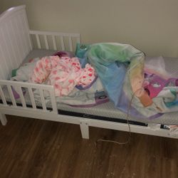 Baby Bed / Stuff Inc.