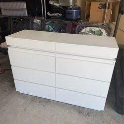 barely used White dresser excellent condition barely used