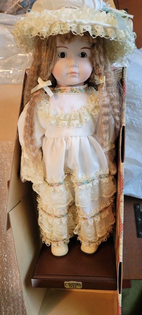 1988 Enesco Figurine Doll