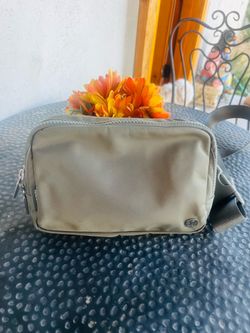 Lululemon Crossbody Belt Bag – Light Sage/Green