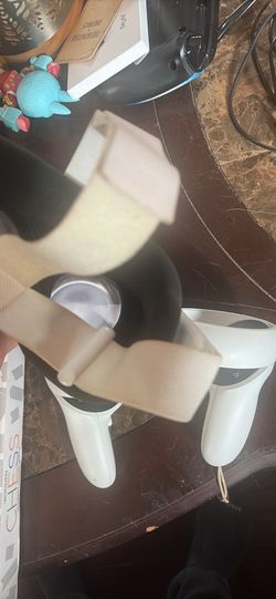 Oculus quest 2 vr head set