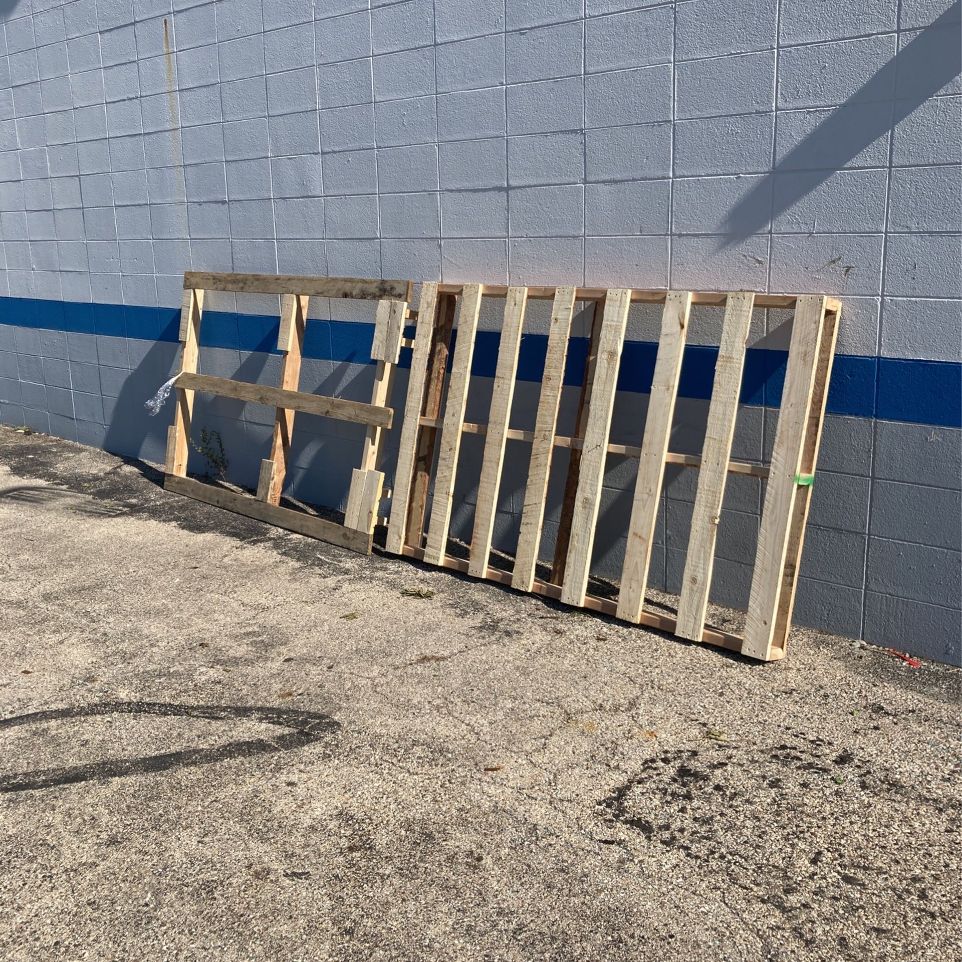 FREE Large Pallets